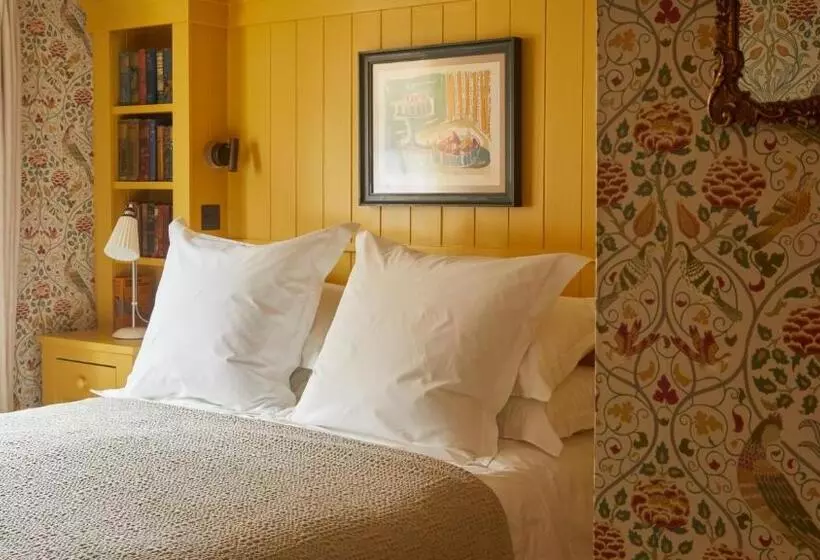 Standard Room, The George In Rye
