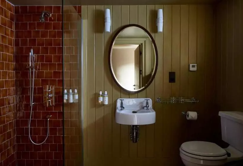Standard Room, The George In Rye