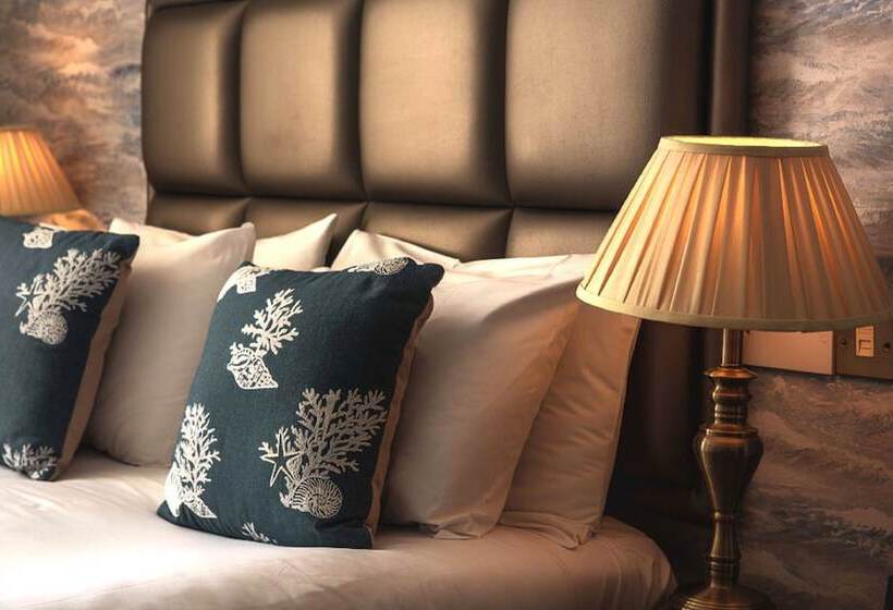 اتاق عادی, The Grand