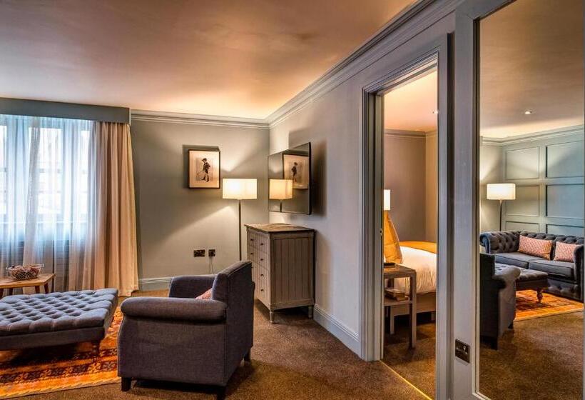 جناح, The Great House, Sonning, Berkshire