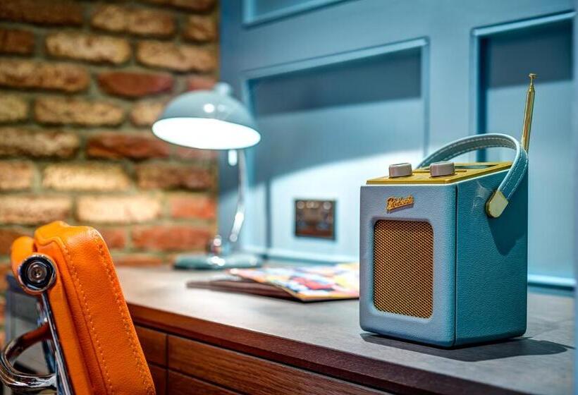 جناح عائلي, The Great House, Sonning, Berkshire