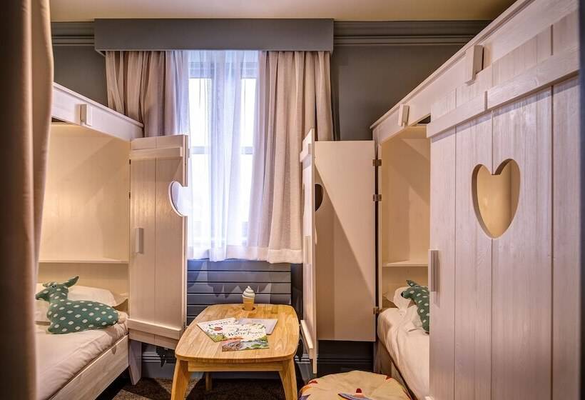 جناح عائلي, The Great House, Sonning, Berkshire