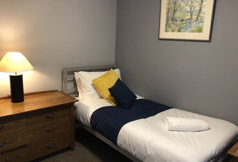 غرفة قياسية فردية, The White Lion