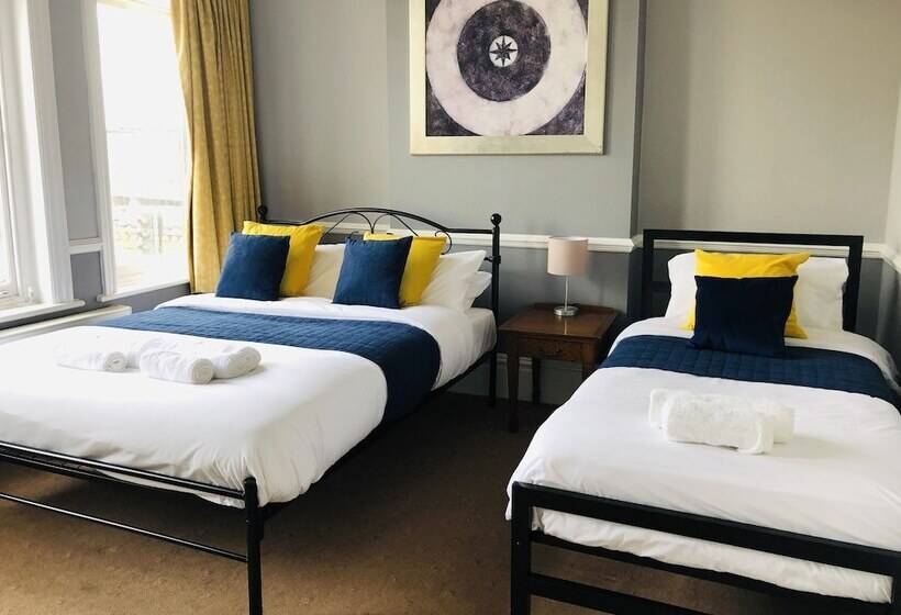 غرفة عائلية, The White Lion