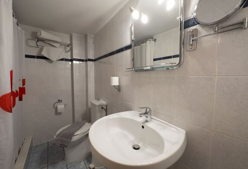 غرفة قياسية, Anemoni Piraeus