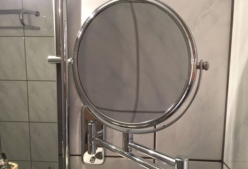 غرفة قياسية فردية, Anemoni Piraeus