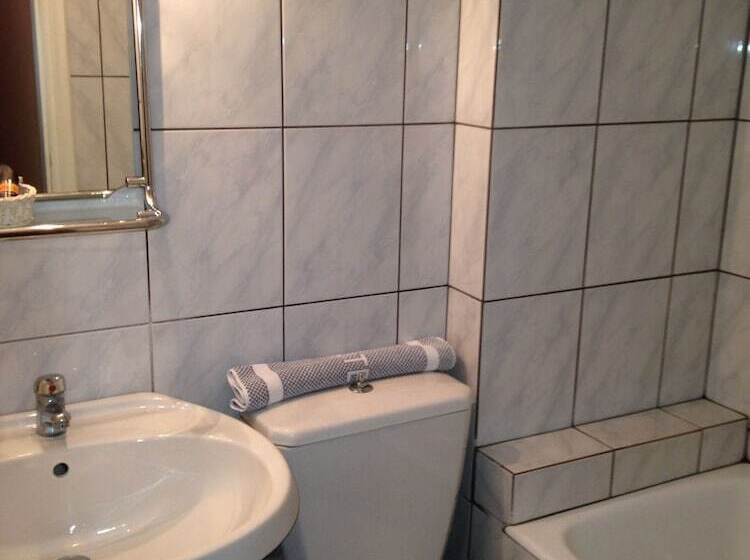 غرفة قياسية فردية, Anemoni Piraeus