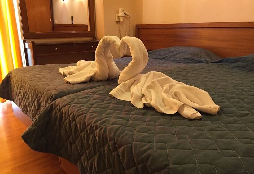 غرفة قياسية, Anemoni Piraeus