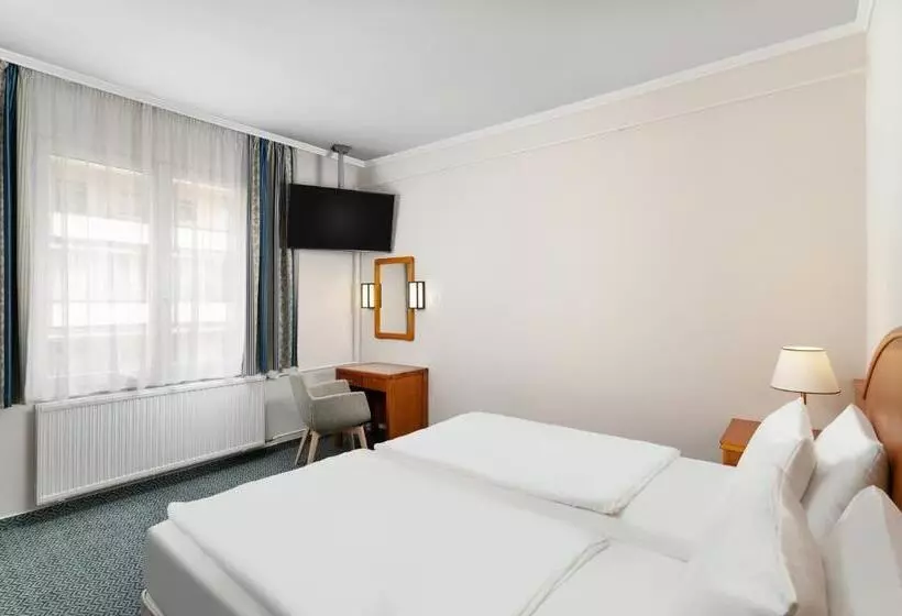 سوییت جونیور, Danubius Hotel Raba