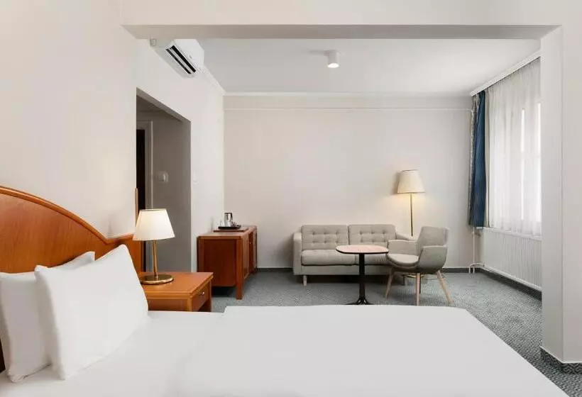 سوییت جونیور, Danubius Hotel Raba