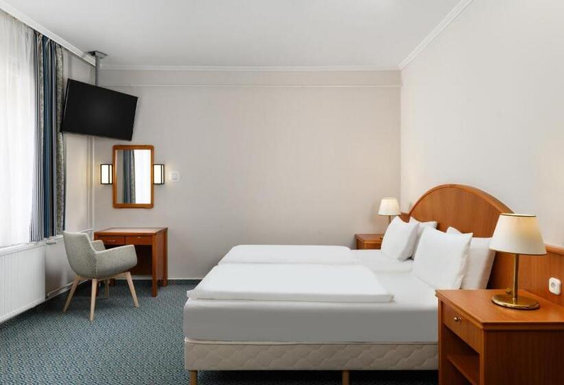 Полулюкс, Danubius Hotel Raba