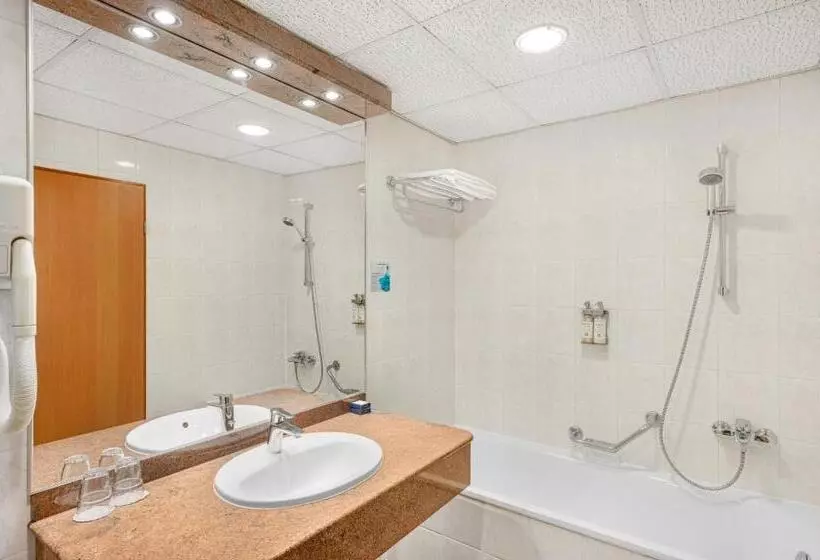 سوییت, Danubius Hotel Raba
