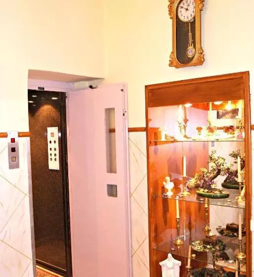 Camera Singola Classica, Diethnes