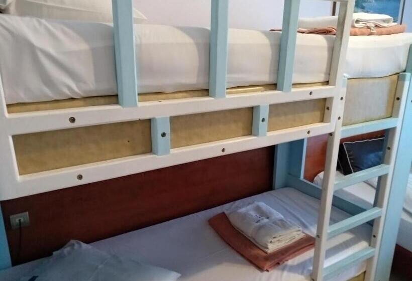 클래식 4인 룸, Diethnes