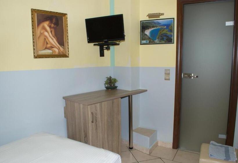 이코노미 싱글 룸, Diethnes