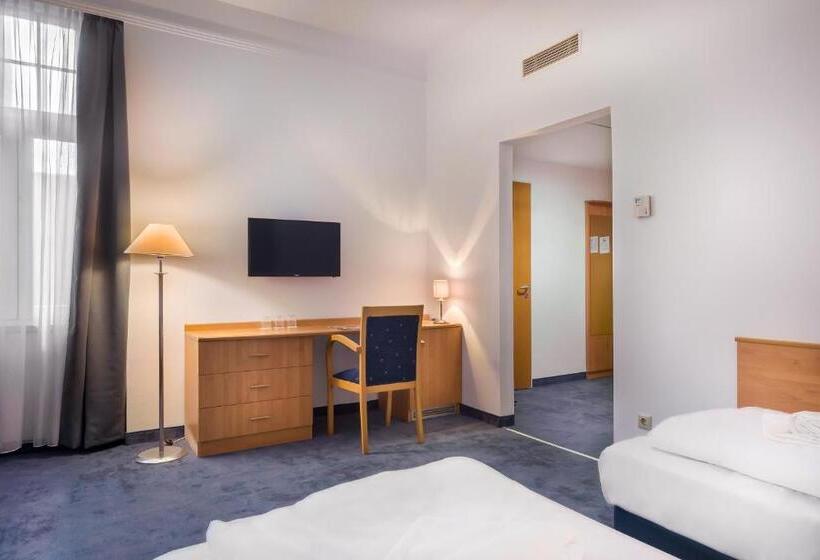 اتاق استاندارد سه نفره, Golden Park Budapest