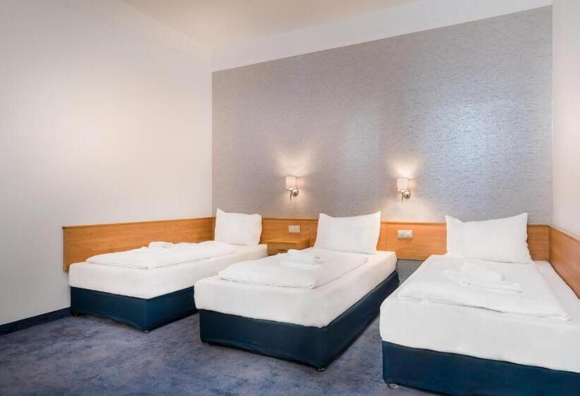 اتاق استاندارد سه نفره, Golden Park Budapest