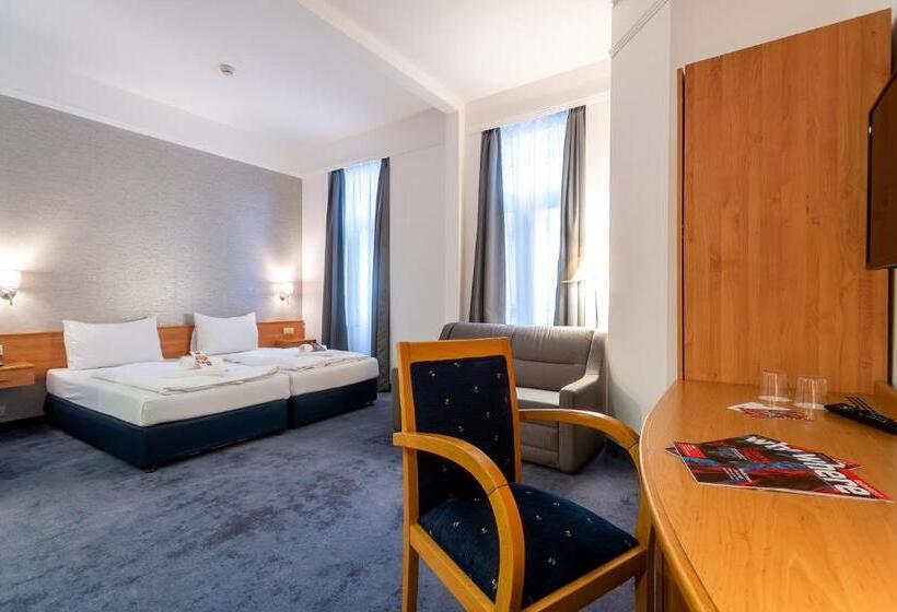 اتاق راحتی سه تخته, Golden Park Budapest