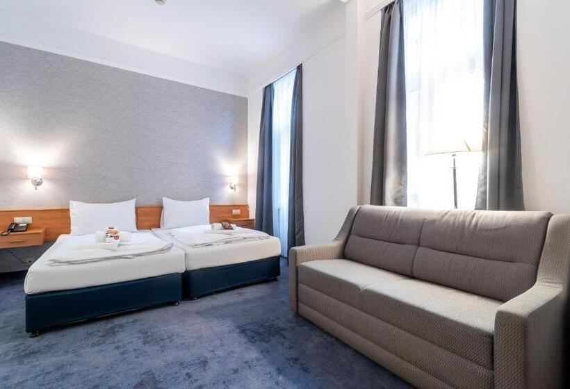 اتاق راحتی سه تخته, Golden Park Budapest