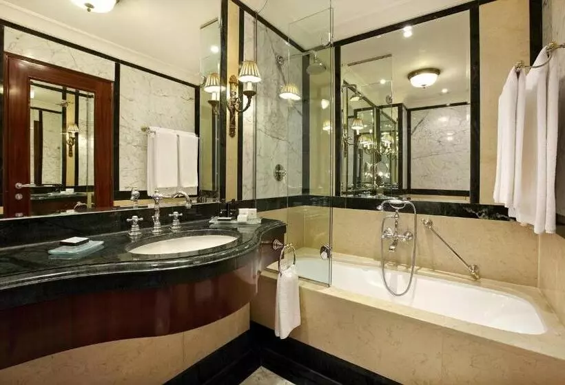 اتاق دلوکس با تخت کینگ و چشمانداز شهر, Grande Bretagne, A Luxury Collection Hotel, Athens