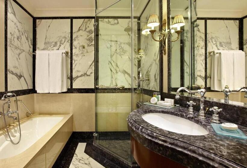 도시전망 디럭스룸 킹침대, Grande Bretagne, A Luxury Collection Hotel, Athens