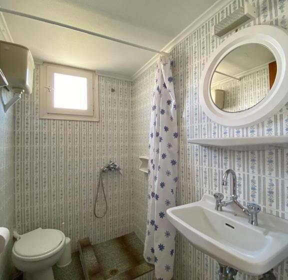 スタンダードルーム, Helliniko