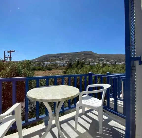 اتاق ساده با بالکن, Helliniko