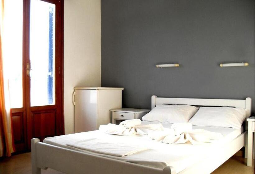 バルコニー付ベーシックルーム, Helliniko