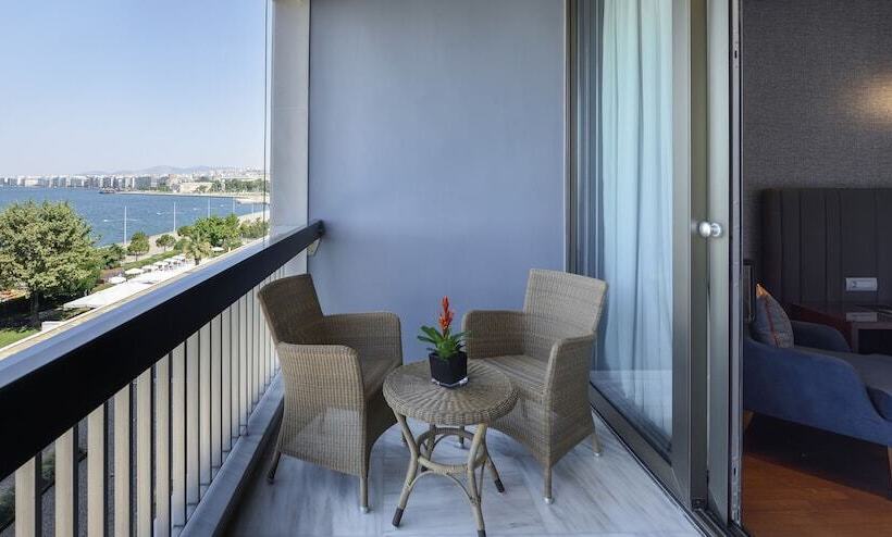 جناح ديلوكس مطل على البحر, Makedonia Palace