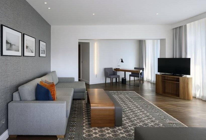 シティビュージュニアスイート, Makedonia Palace