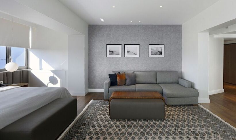 جناح جونيور مطل على المدينة, Makedonia Palace