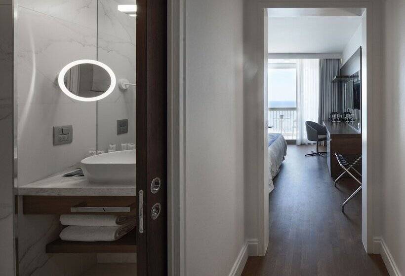 غرفة إدارية مطلة على البحر, Makedonia Palace