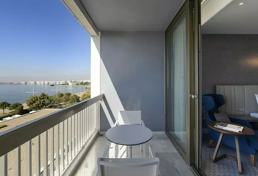 اتاق پرمیوم با چشم‌انداز دریا, Makedonia Palace