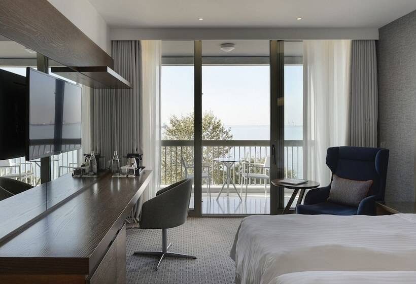 غرفة بريميوم مطلّة علي البحر, Makedonia Palace