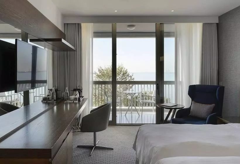 اتاق پرمیوم با چشم‌انداز دریا, Makedonia Palace