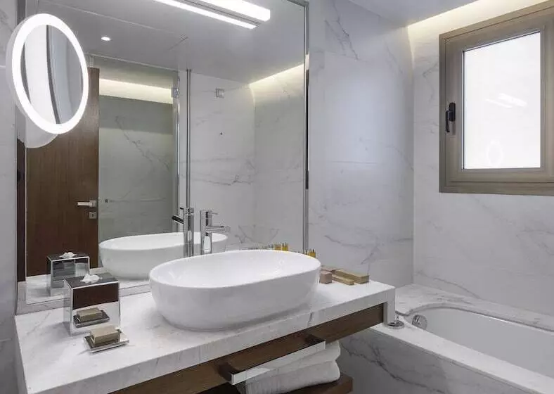 سوئیت پرزیدنت, Makedonia Palace