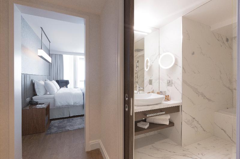 غرفة تنفيذية, Makedonia Palace