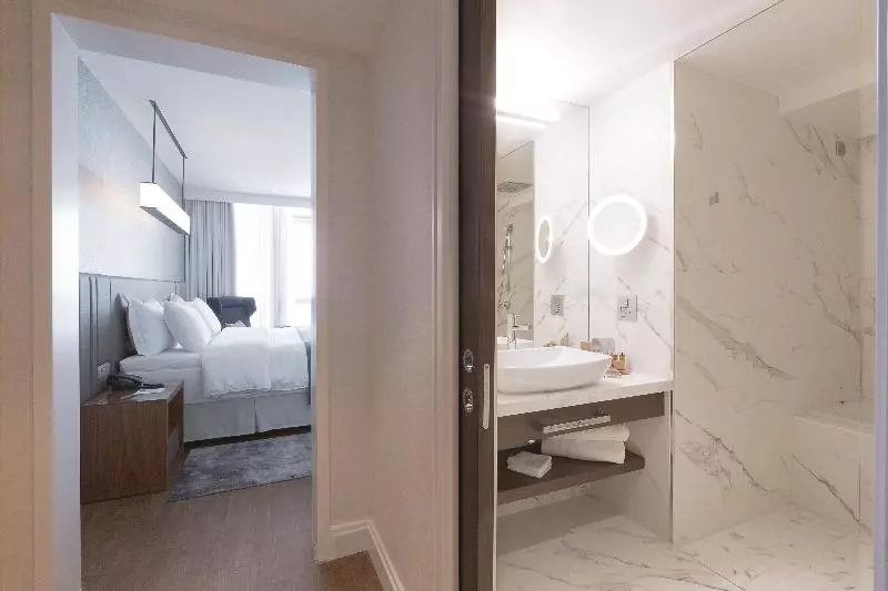 اتاق اجرایی, Makedonia Palace