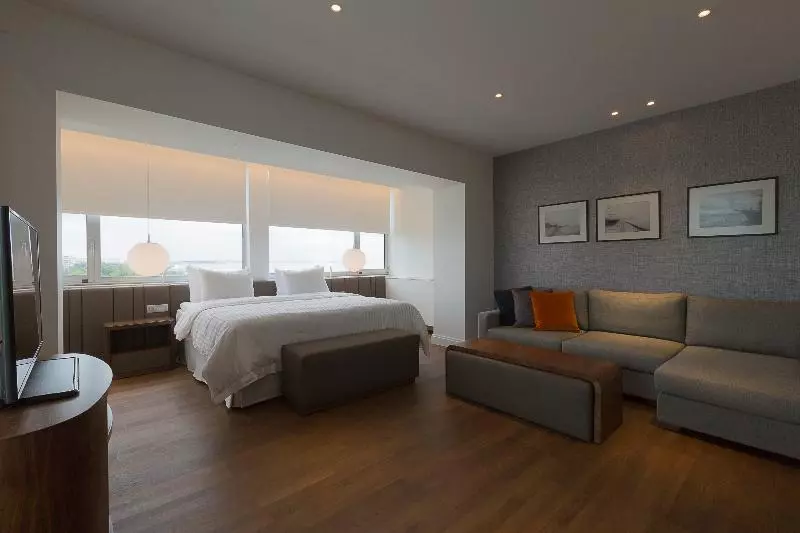 سوییت جونیور با چشم‌انداز شهر, Makedonia Palace
