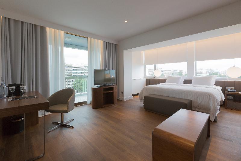 جناح جونيور مطل على المدينة, Makedonia Palace