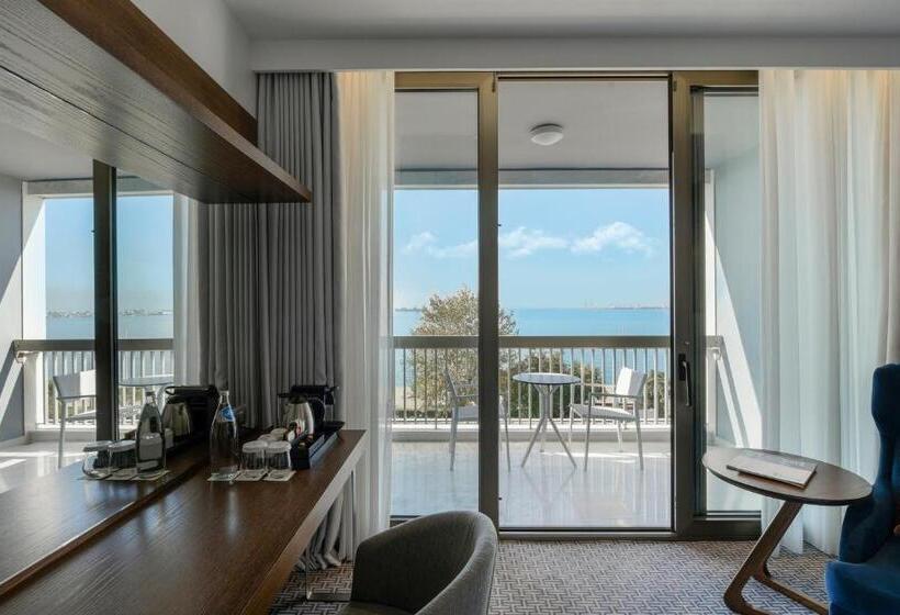オーシャンビューのプレミアムルーム。, Makedonia Palace