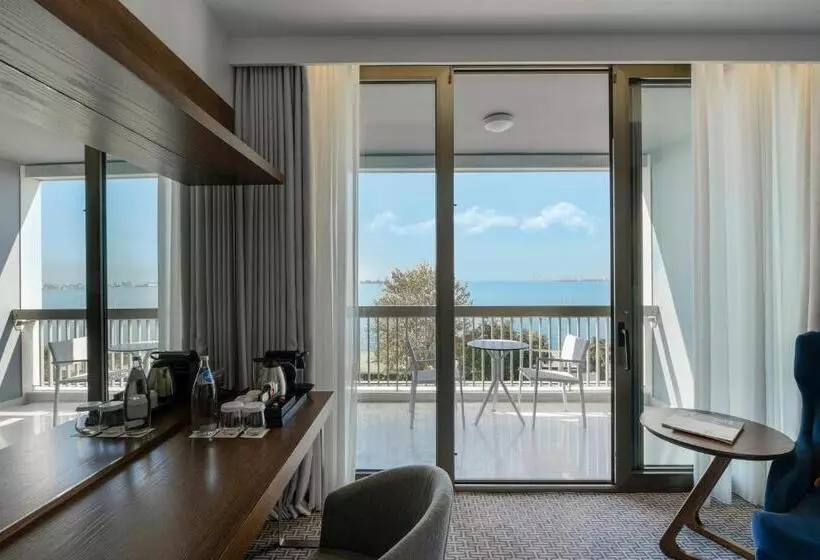 اتاق پرمیوم با چشم‌انداز دریا, Makedonia Palace