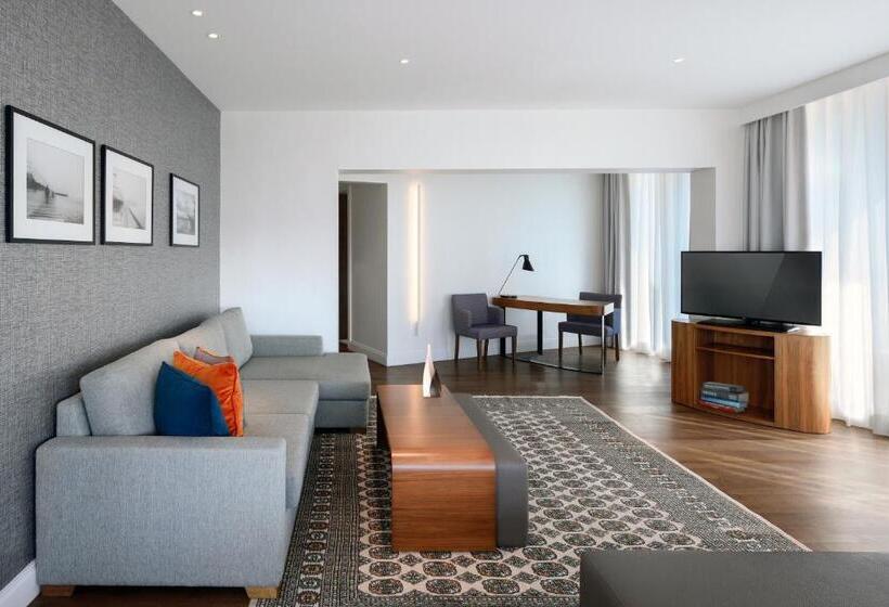 シティビュージュニアスイート, Makedonia Palace