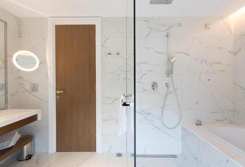 جناح جونيور مطل على المدينة, Makedonia Palace