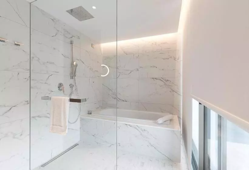سوییت جونیور با چشم‌انداز شهر, Makedonia Palace