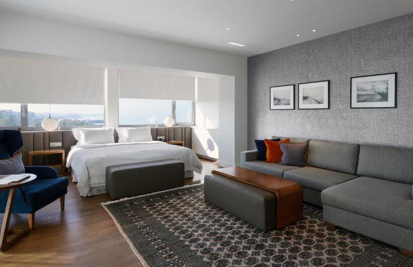 シティビュージュニアスイート, Makedonia Palace