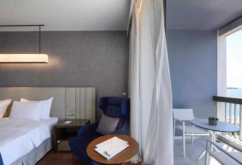 اتاق اجرایی با چشم‌انداز دریا, Makedonia Palace