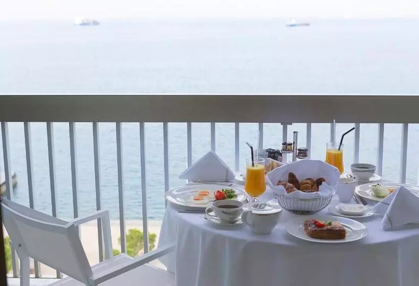 اتاق اجرایی با چشم‌انداز دریا, Makedonia Palace