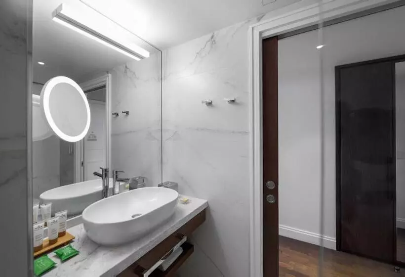 اتاق اجرایی با چشم‌انداز دریا, Makedonia Palace