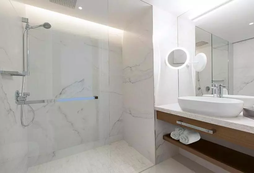 اتاق اجرایی با چشم‌انداز دریا, Makedonia Palace